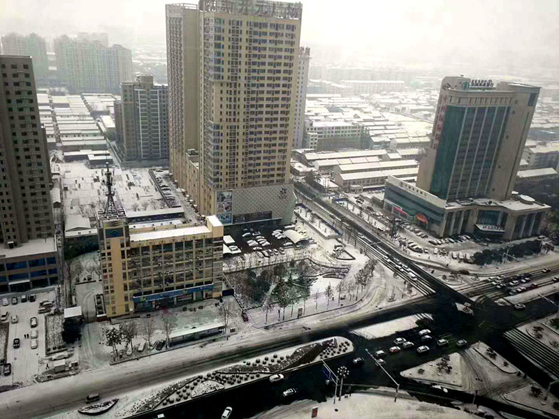 林州：迎来2017年冬季首场降雪 朋友圈里下得大