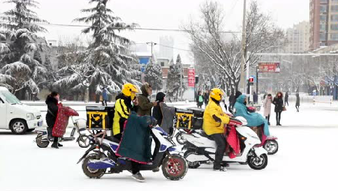 2018年林州第一场雪,看到这样的一幕心暖了 (384播放)