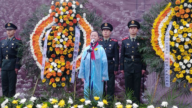 杨贵老书记追思会上，林州一实小五年级女孩的含泪发言