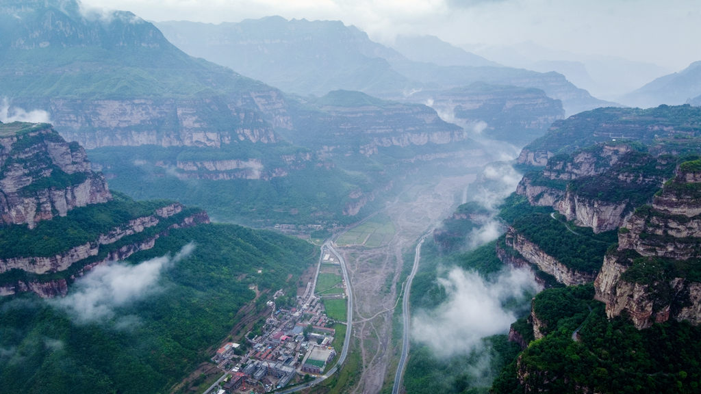 航拍：林州雨后西山奇观——流泻的云雾